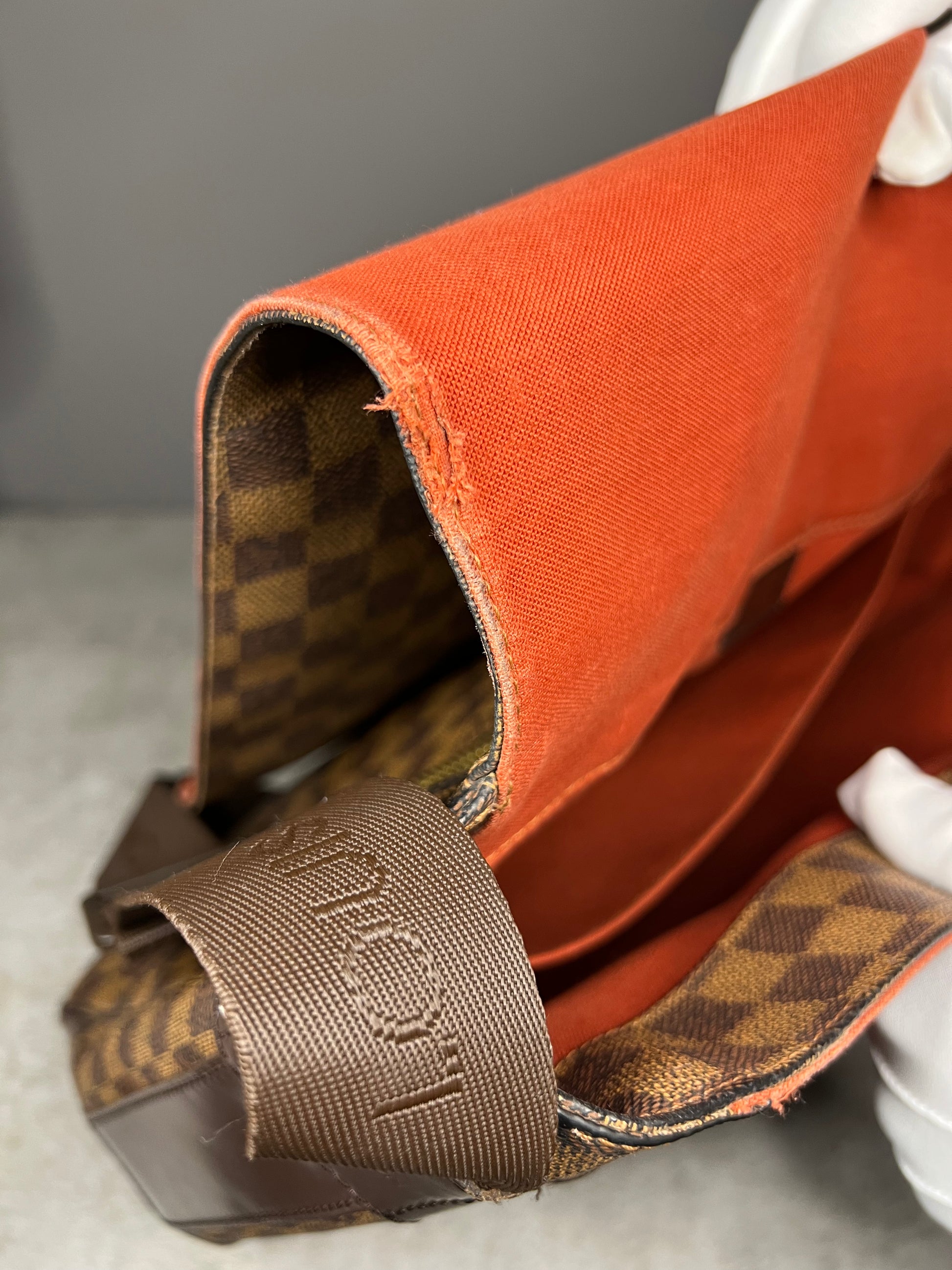 Louis Vuitton // Damier Ebene Bastille Messenger Bag – VSP Consignment